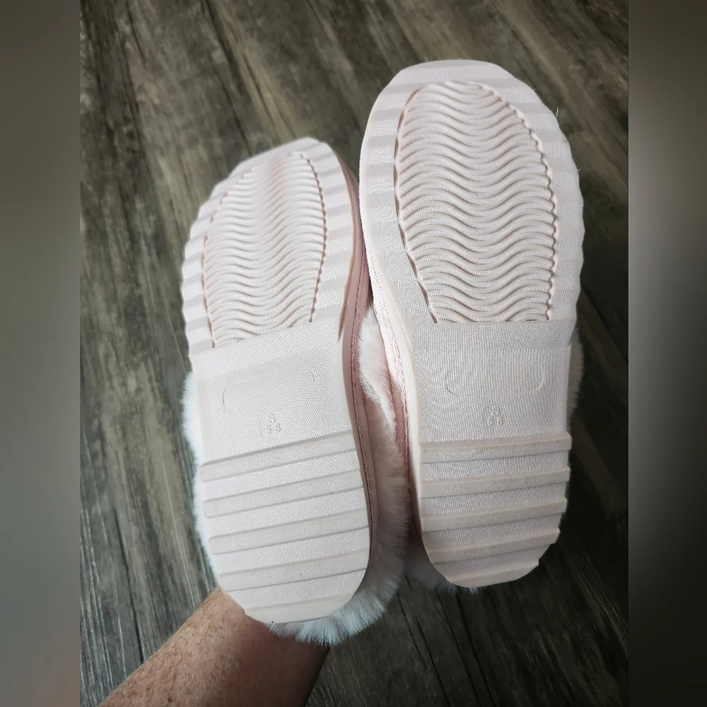 NWOT Juicy Couture Pink Rhinestone Faux Fur Kids Slippers